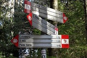 24 Proseguo a dx per Rif. e Monte Zucco